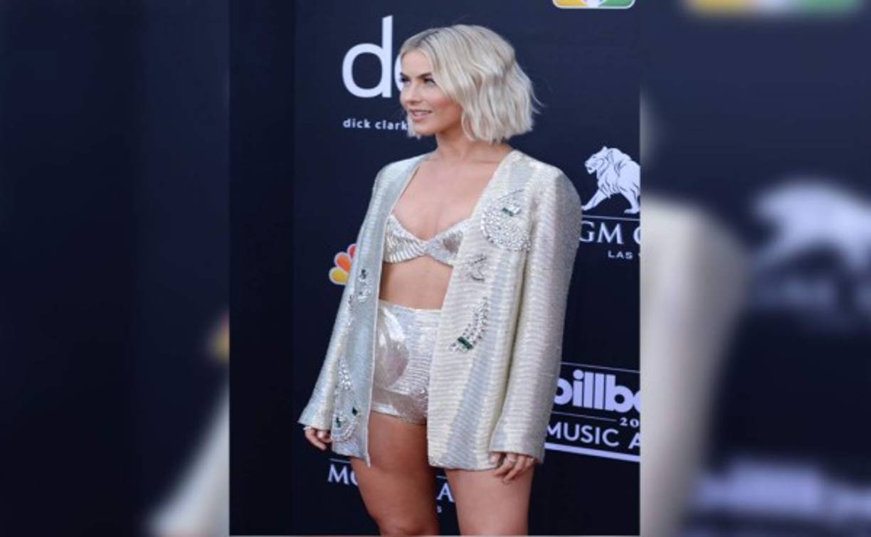 Así de provoctiva asistió a los Billboard Music Awards 2019, Julianne Alexandra Hough, bailarina, coreógrafa, actriz y cantante estadounidense.
