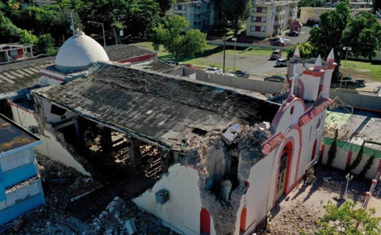 Un fuerte terremoto sacudió este martes la costa sur de Puerto Rico y dejó al menos un muerto y graves daños.