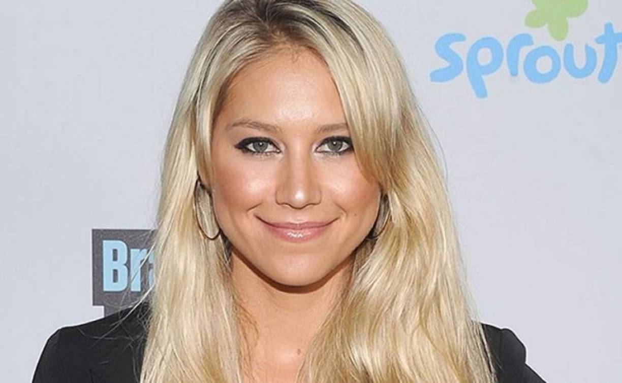 La pareja de Enrique Iglesias ha compartido por fin la primera imagen tomada durante su embarazo de los mellizos Nicholas y Lucy, demostrando que no fueron fruto de una gestación subrogada como se había venido especulando