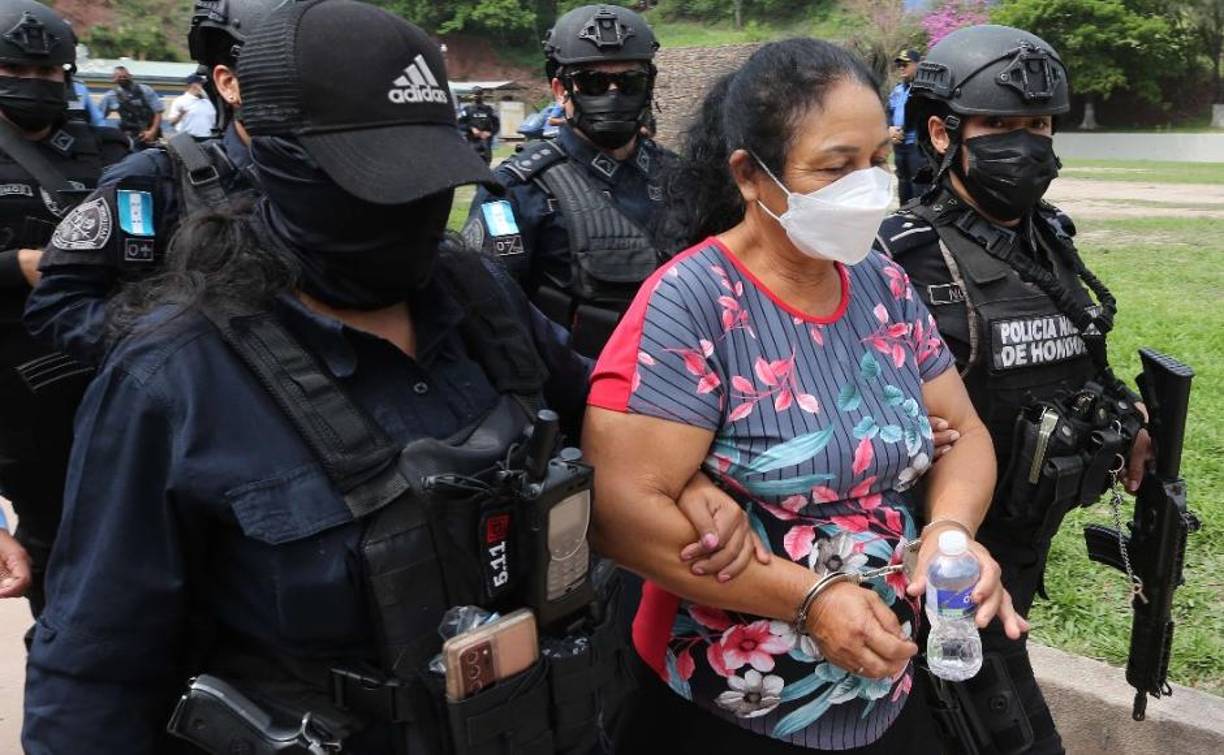 Su hijo Tito Montes Bobadilla perdió la vida durante un enfrentamiento ayer domingo contra agentes policiales en las montañas de Colón. 