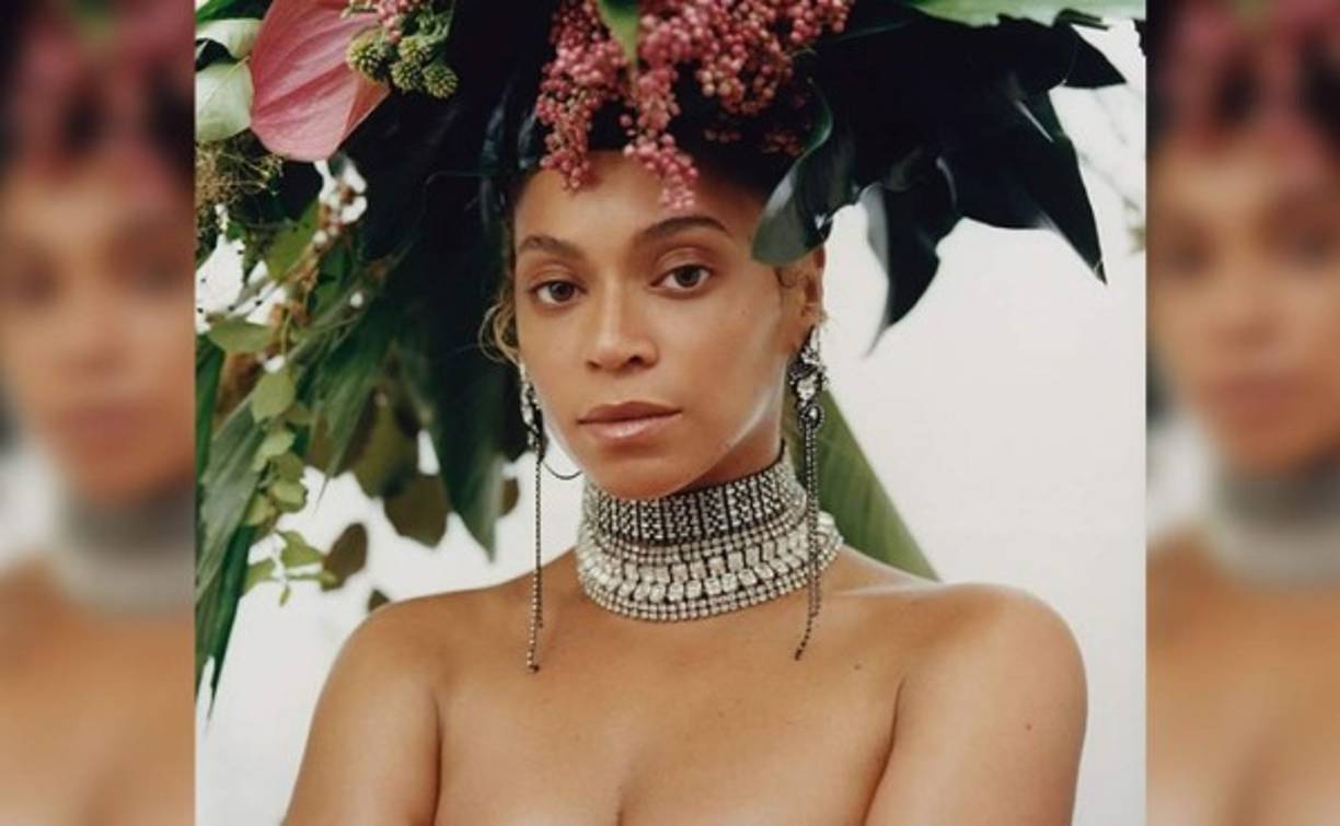 Para la icónica publicación la estrella posó con la mínima cantidad de maquillaje y muchas flores, además de hacer tremendas confesiones sobre sus embarazos, su relación con su esposo Jay Z, aprender a amar su cuerpo y explorar su ascendencia.<br/><br/>Mira las fotos.<br/>