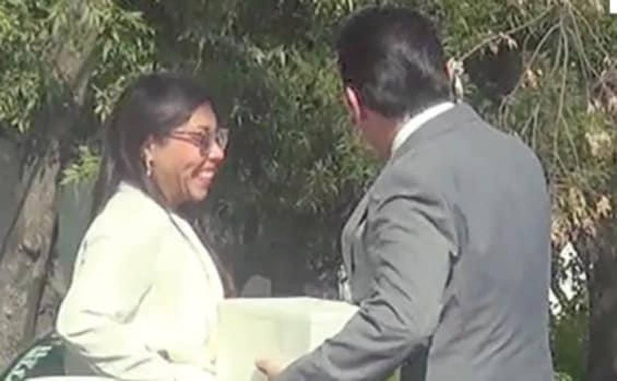 En las fotos se observan muy felices y dándose cariñitos. 