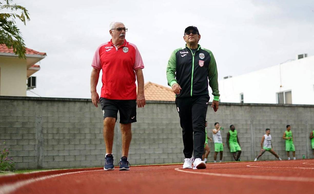 El Marathón está en busca de un portero tras la salida de Denovan Torres. “Ya hemos estado trabajando, en un momento surgió la posibilidad de un arquero nacional y también extranjero. Seguramente el fin de semana ya tendremos el nombre. Primero hay que buscar el perfil del portero que se necesita, la nacionalidad no es tan trascendente, sino que venga a aportar y que busque el título”, declaró Rolin Peña.