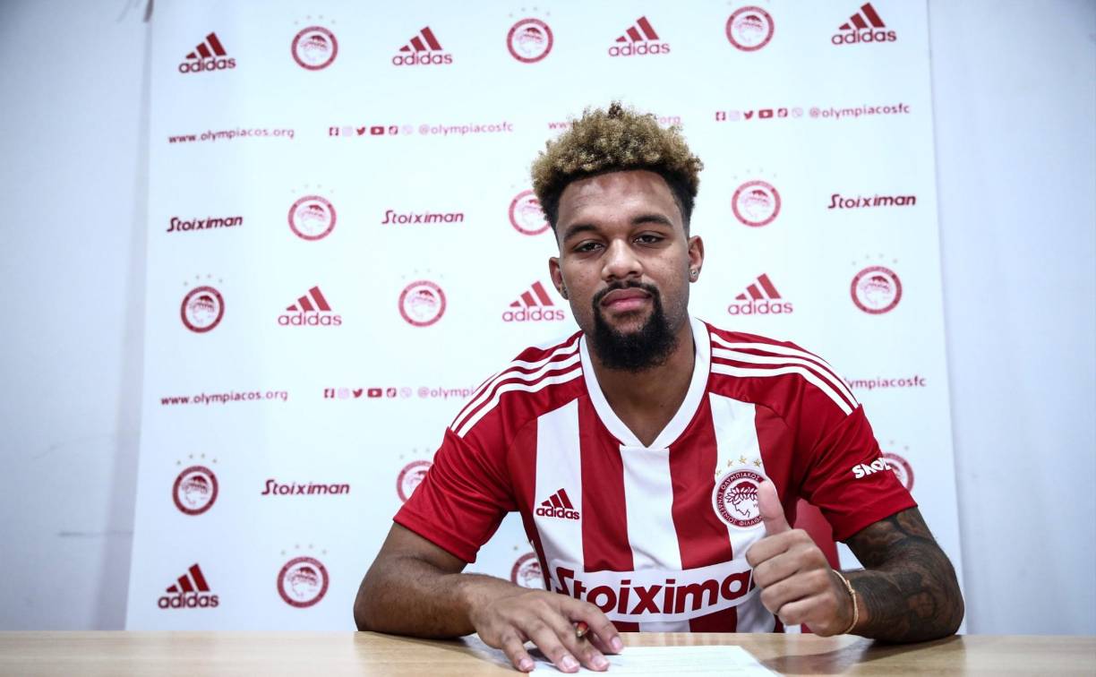 El canterano culé Konrad de la Fuente se marcha cedido al Olympiacos griego, procedente del Olympique de Marsella, donde no ha contado con muchas oportunidades. El atacante, con nacionalidad española y estadounidense, disputó menos de 1.000 minutos con el equipo galo. 