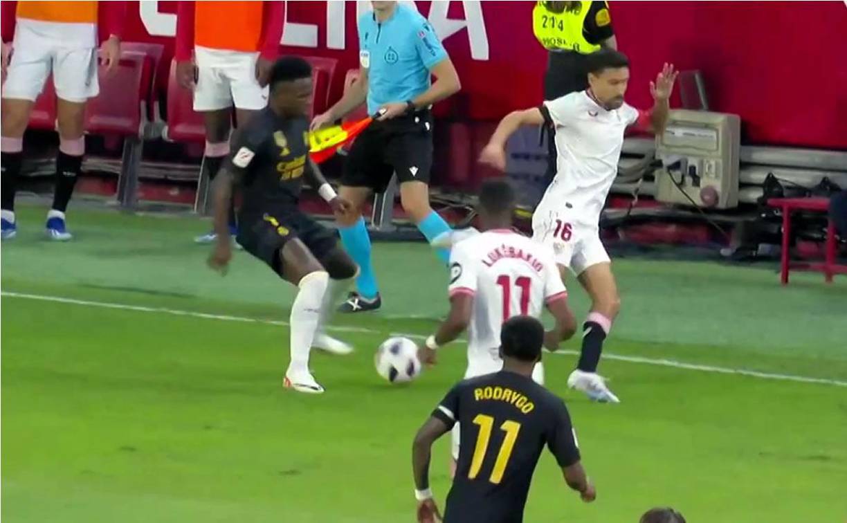 Jesús Navas ‘humilló’ a Vinicius Jr. con este tremendo y exquisito caño que hizo enloquecer a la afición del Sevilla.
