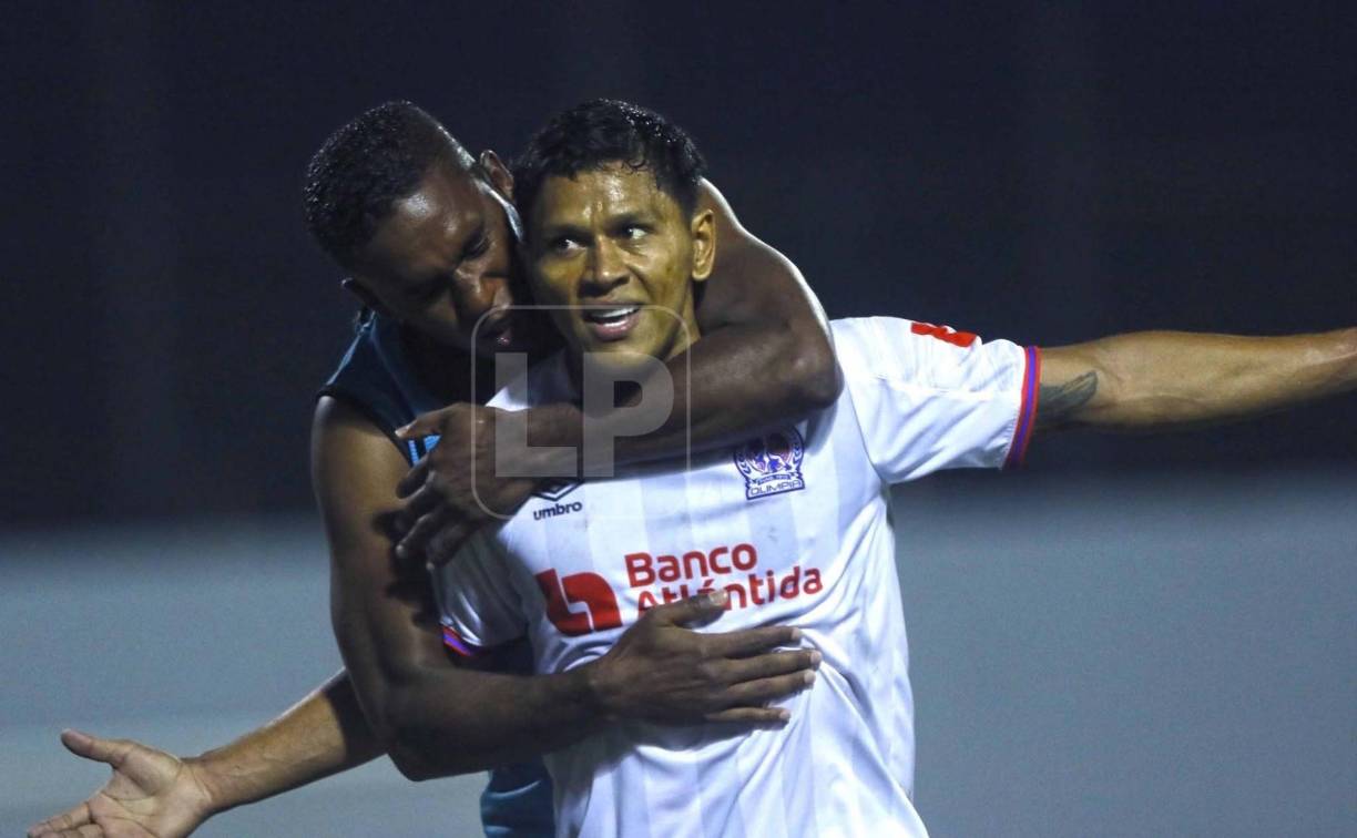 Beckeles lucía emocionado tras el gol marcado por Bryan Moya.