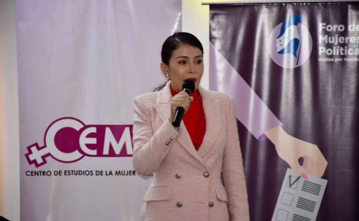 Cabe mencionar que, Iroshka Elvir es una de las figuras políticas emergentes junto a su esposo Salvador Nasralla. Actualmente lídera un movimiento en el Partido Liberal para las elecciones primarias 2025.