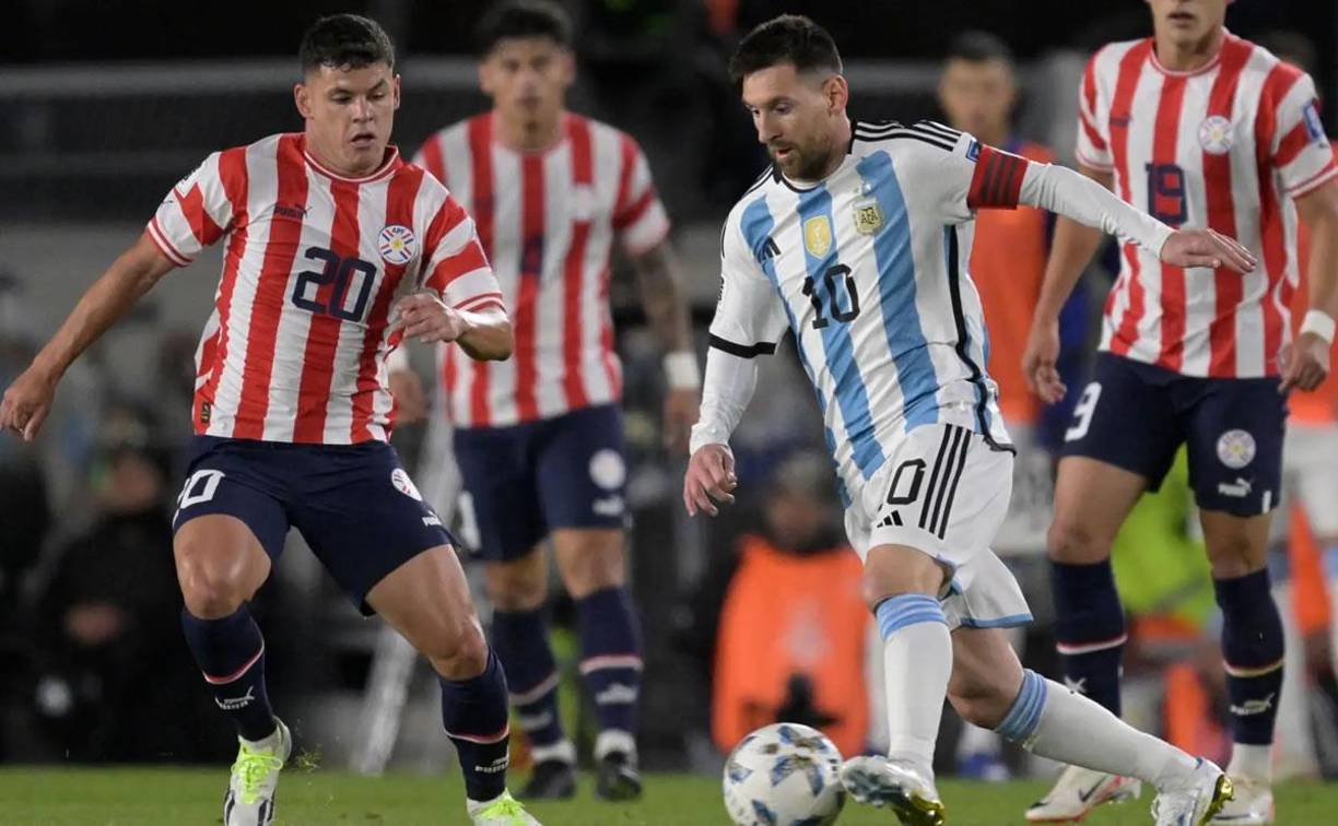 Argentina visita Asunción con la intención de afianzarse como líder de la eliminatoria sudamericana frente a una Paraguay inspirada con volver a un Mundial bajo el mando del técnico Gustavo Alfaro, que acumula cuatro partidos sin conocer la derrota.