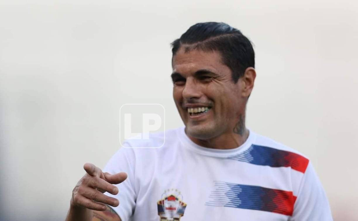 La sonrisa de Bruschi, quien fue la figura del partido benéfico. Se llevó los aplausos de los presentes en el estadio capitalino.