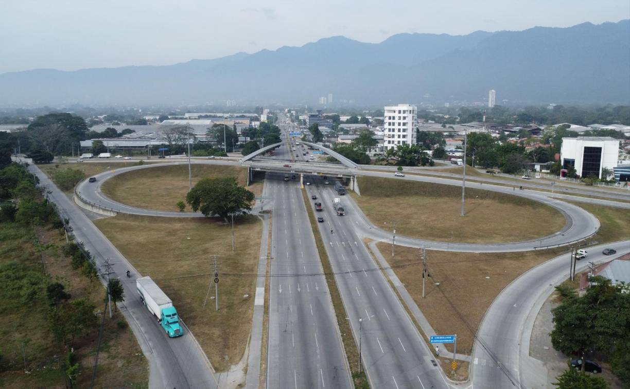 El intercambiador del norte, además de aliviar el tráfico vehicular le dio otra “cara” a la ciudad. La obra con diseño de trébol está integrado por dos puentes de 60 metros cada uno, cuatro orejas, cuatro ramales y dos rampas de dos carriles cada una.