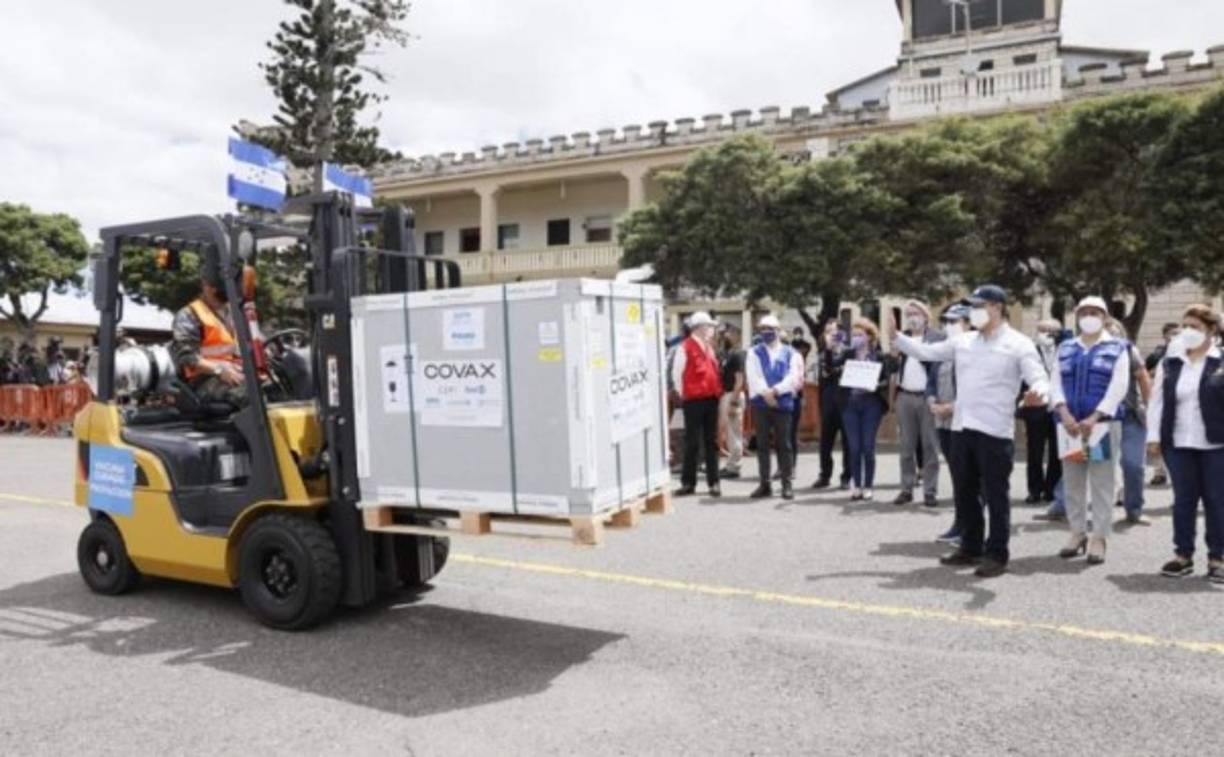 Según la OMS y la OPS, en marzo Honduras recibirá 139.200 de las 424.800 vacunas donadas bajo el mecanismo Covax para aplicar al 20 % de la población del país que debe ser inmunizada.