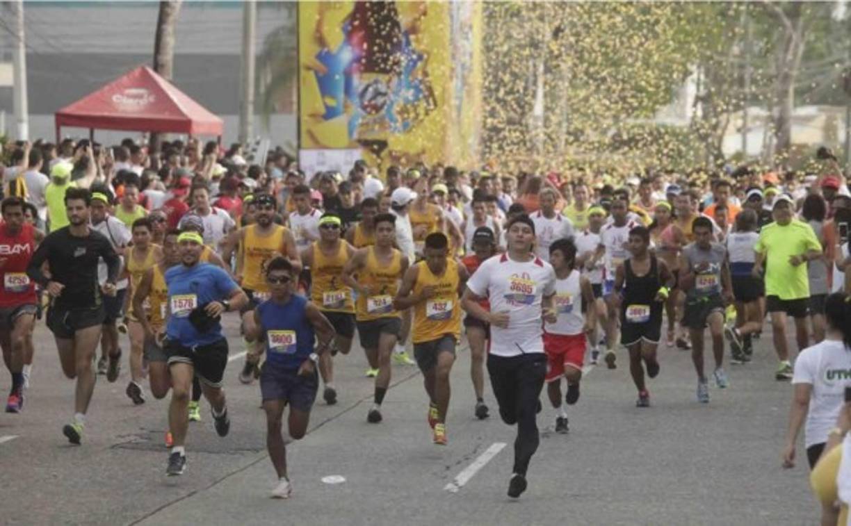 Momentos del pitazo inicial de la competencia.