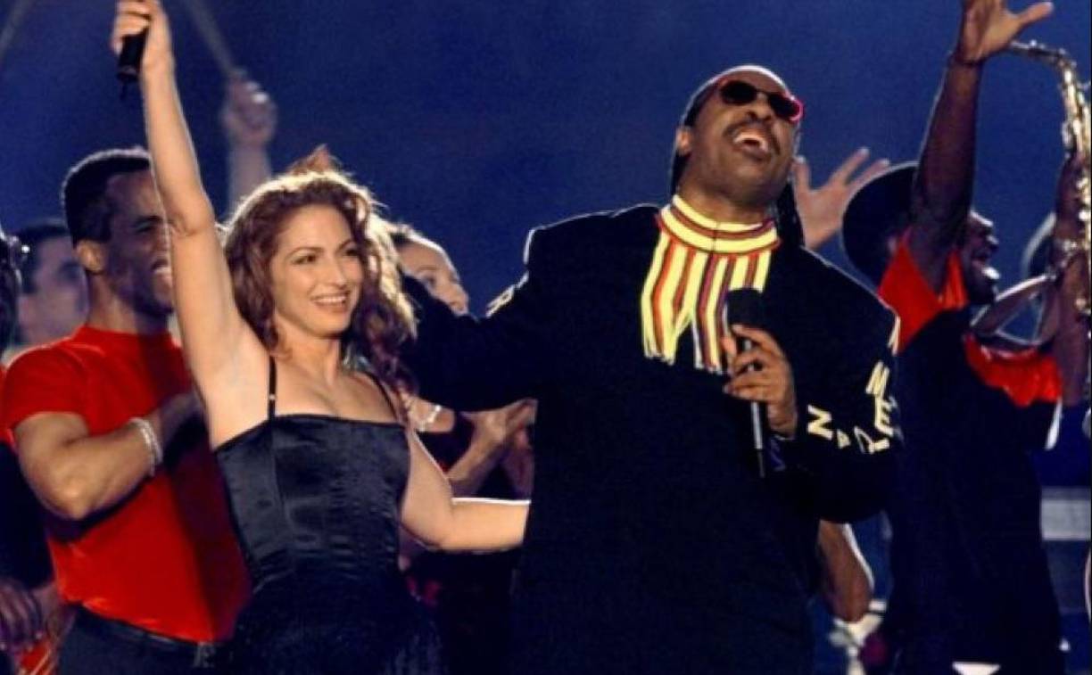 Su éxito fue tal que en 1999 volvió a aparecer en la ceremonia en compañía de Stevie Wonder.