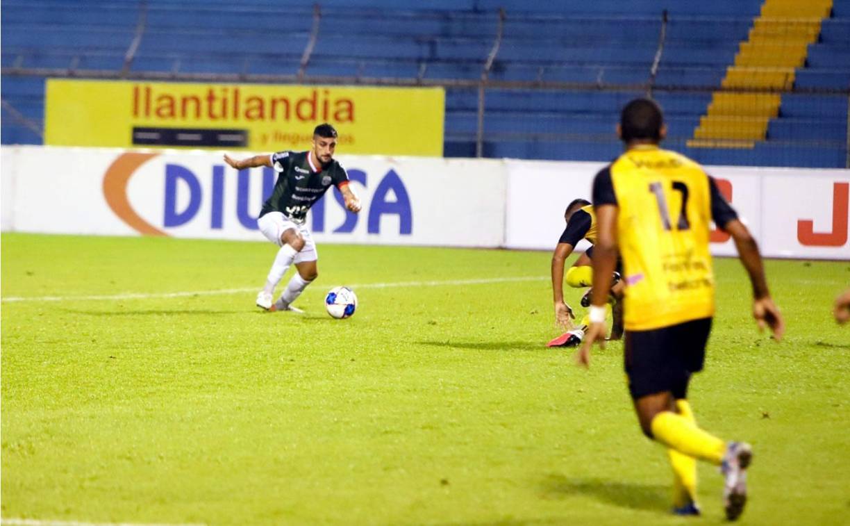 El argentino Lucas Campana bajó el balón, eludió una marca y con un derechazo al ángulo firmó el 2-0.
