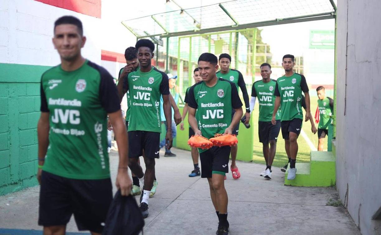 La plantilla del Marathón llegó temprano a la cita para comenzar la era de ’La Tota’ Medina en el Marathón.