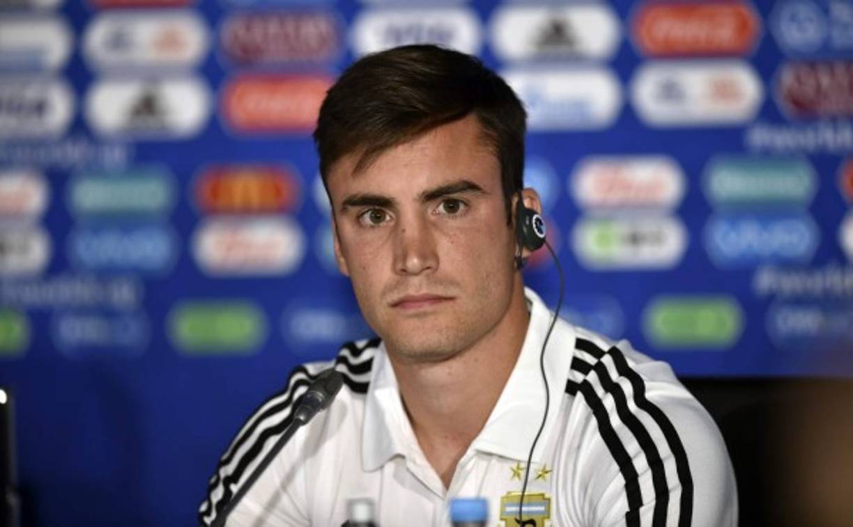 Nicolás Tagliafico: Goza de la confianza del cuerpo técnico y resto de compañeros, será el lateral por la banda izquierda.