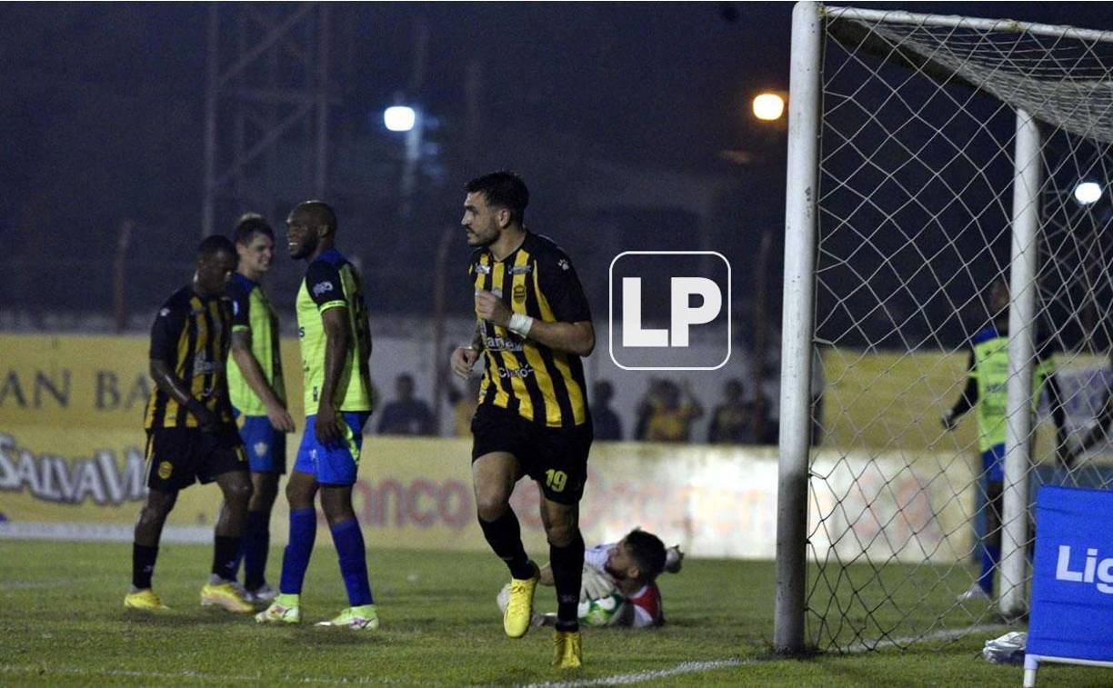 El estadio Rubén Deras de Choloma fue testigo de un partidazo que se definió del lado del Real España (4-3) a merced de un hat-trick del goleador argentino Ramiro Rocca para frenar la racha triunfal de los Potros del Olancho FC en la jornada 17 del Torneo Apertura 2022.