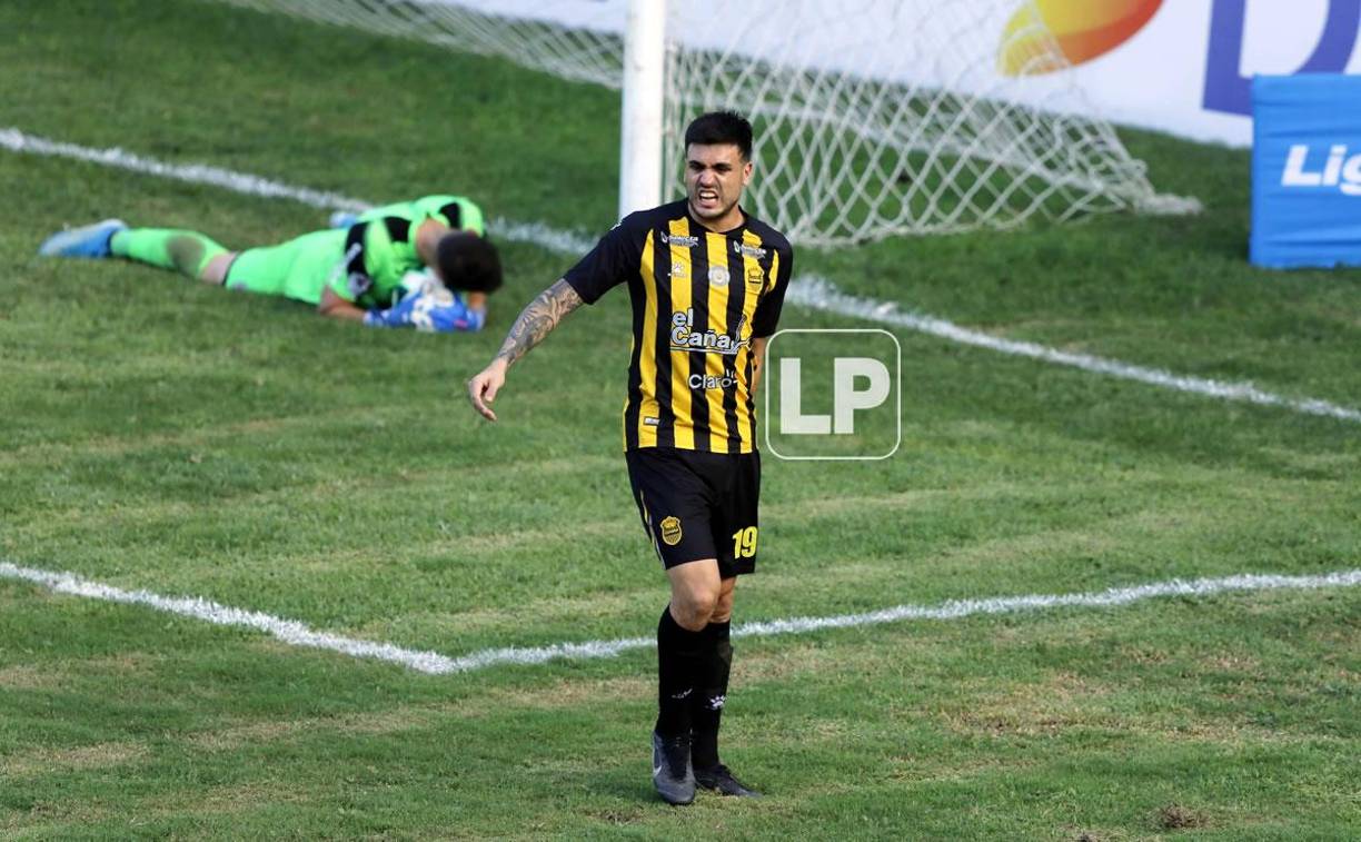 El argentino Ramiro Rocca entró de cambio, pero tuvo que salir por una lesión.