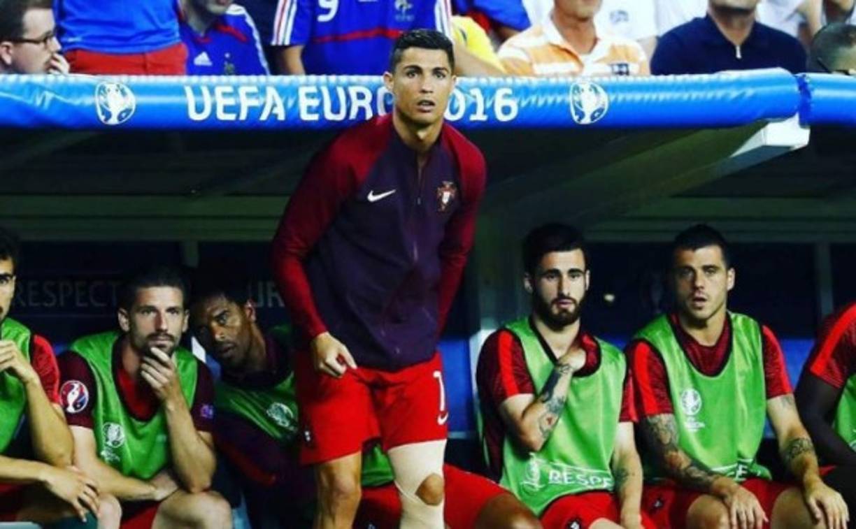 El ex futbolista portugués, leyenda de su selección en el mundial de 1966, Antonio Simoes, ha lanzado fuertes cuestionamientos contra Cristiano Ronaldo , por dar instrucciones en la final de la Euro luego de haberse retirado por lesión.