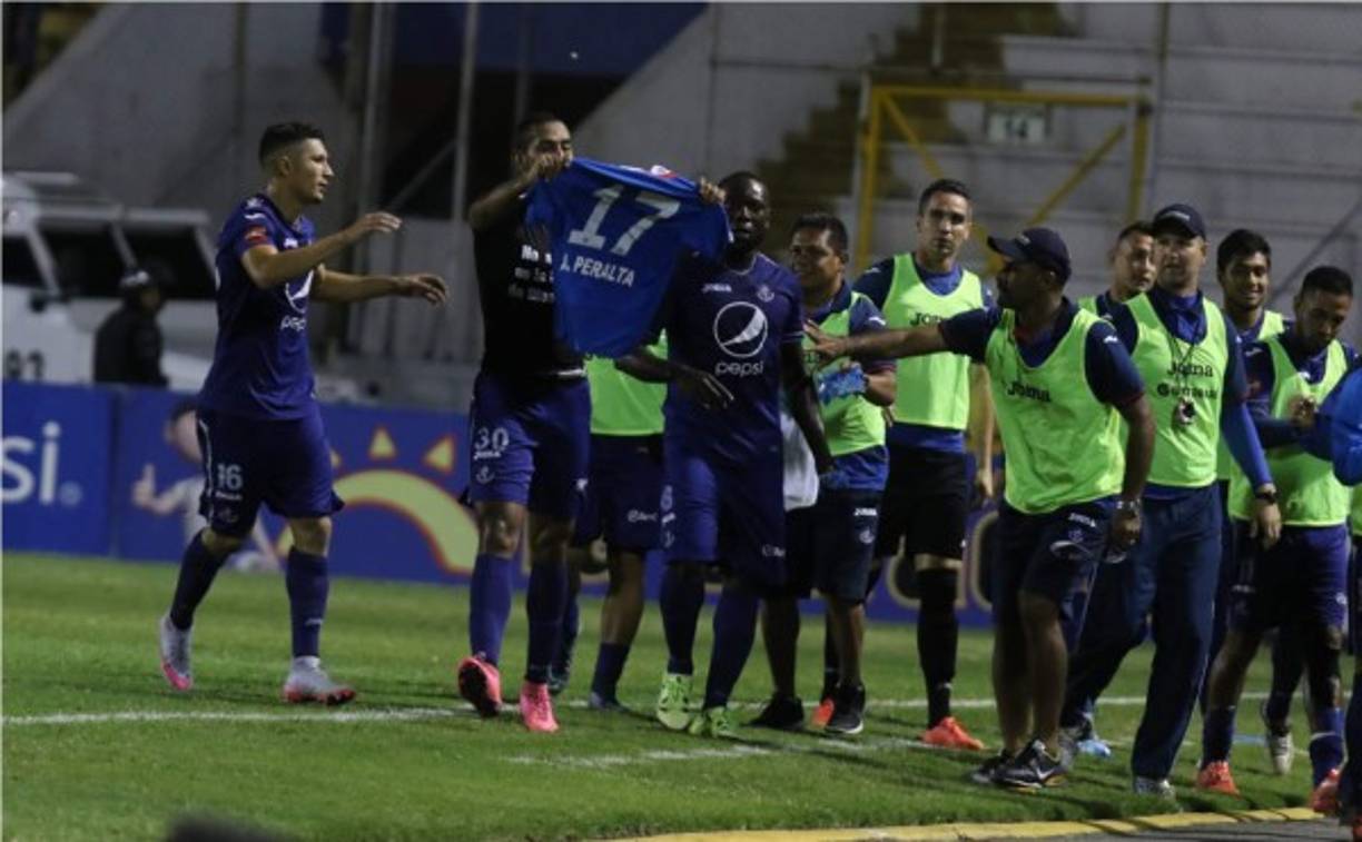 Eddie le dedicó sus goles a Arnold Peralta.