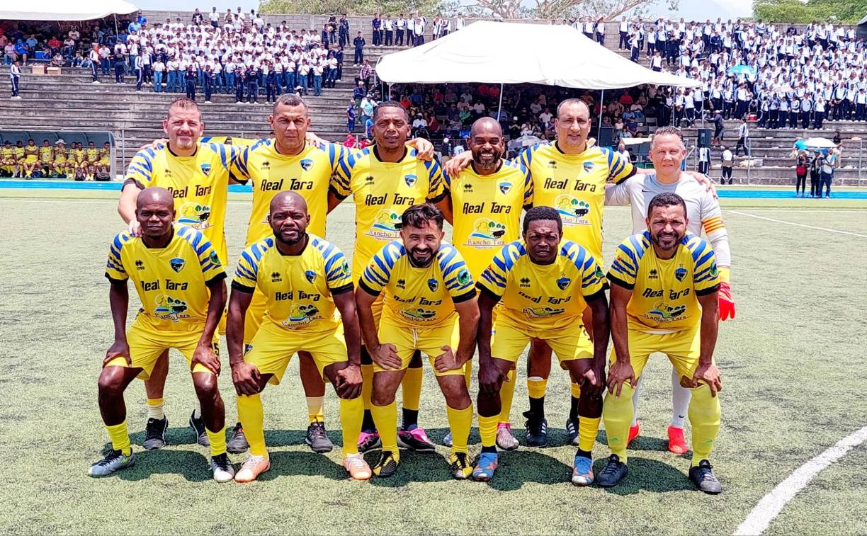 Muchos equipos que forman parte de la liga de veteranos llegan a jugar a La Paz.