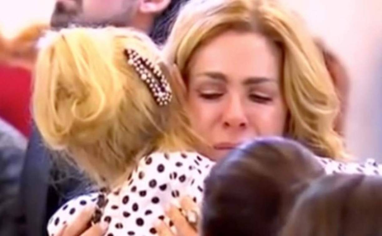 Rocío Sánchez Azuara despidió a su hija con una misa celebrada en una iglesia de la ciudad de México. Familiares y amigos la acompañaron en su dolor.<br/><br/>