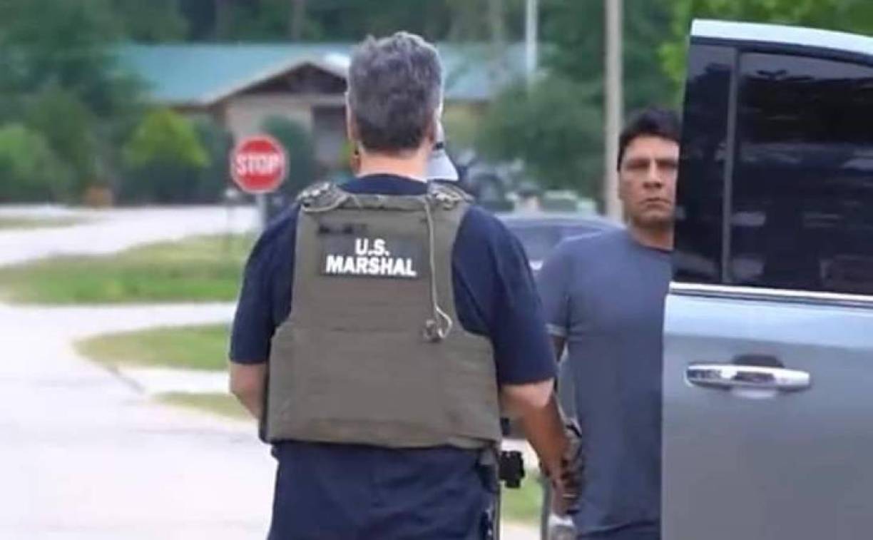 En el altar habían varias estatuas de santos patronos, varios billetes de 2 dólares, flores de papel y aluminio conteniendo supuesta droga, lo que habría sido una especie de ofrenda para que la santa muerte protegiera a Oropeza.