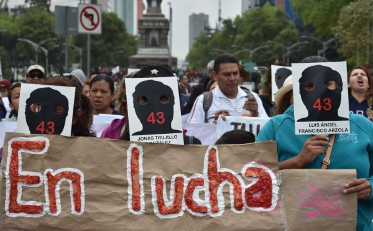 En lucha, así permanecen los padres de familia de los 43 jóvenes desaparecidos.
