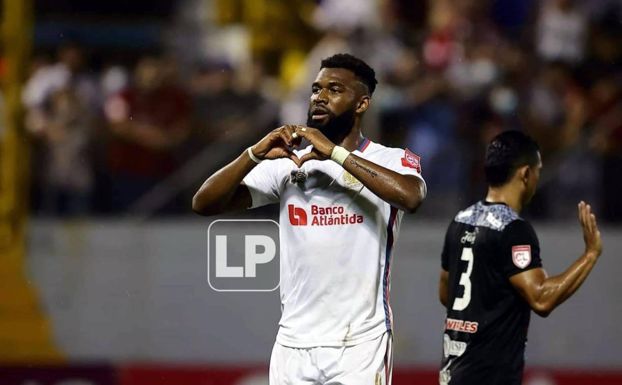 El festejo de Jorge Benguché tras el 2-1 contra el Diriangén.
