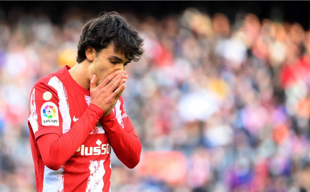 Joao Félix se lamenta tras una ocasión fallada.