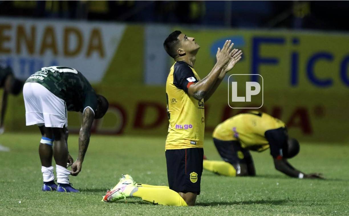 El tico Heyreel Saravia agradece a Dios por la clasificación a la final del Torneo Clausura 2022.