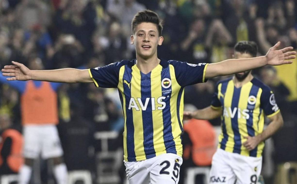 Con el ‘25’ a la espalda, mismo dorsal con el que debutara en la Selección absoluta de Turquía, ya dio muestras de que era diferente por su talento.