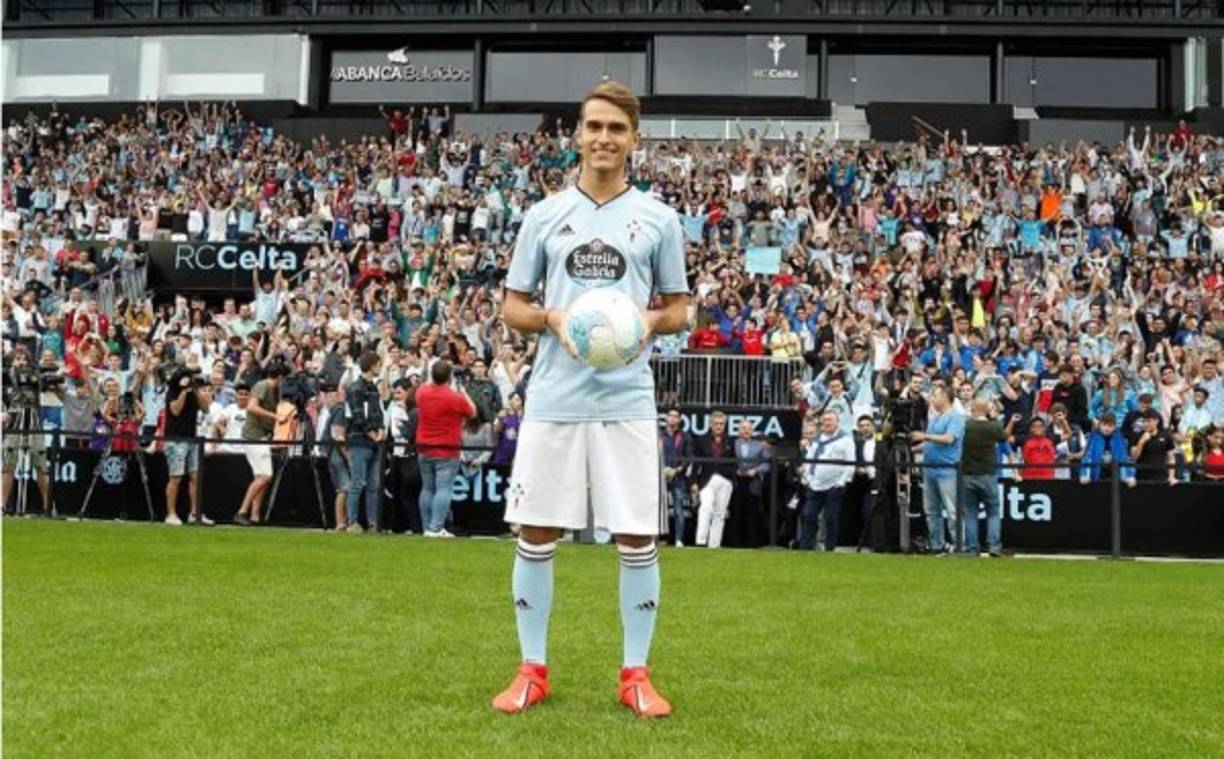 El centrocampista español Denis Suárez ha sido presentado como nuevo jugador del Celta de Vigo.