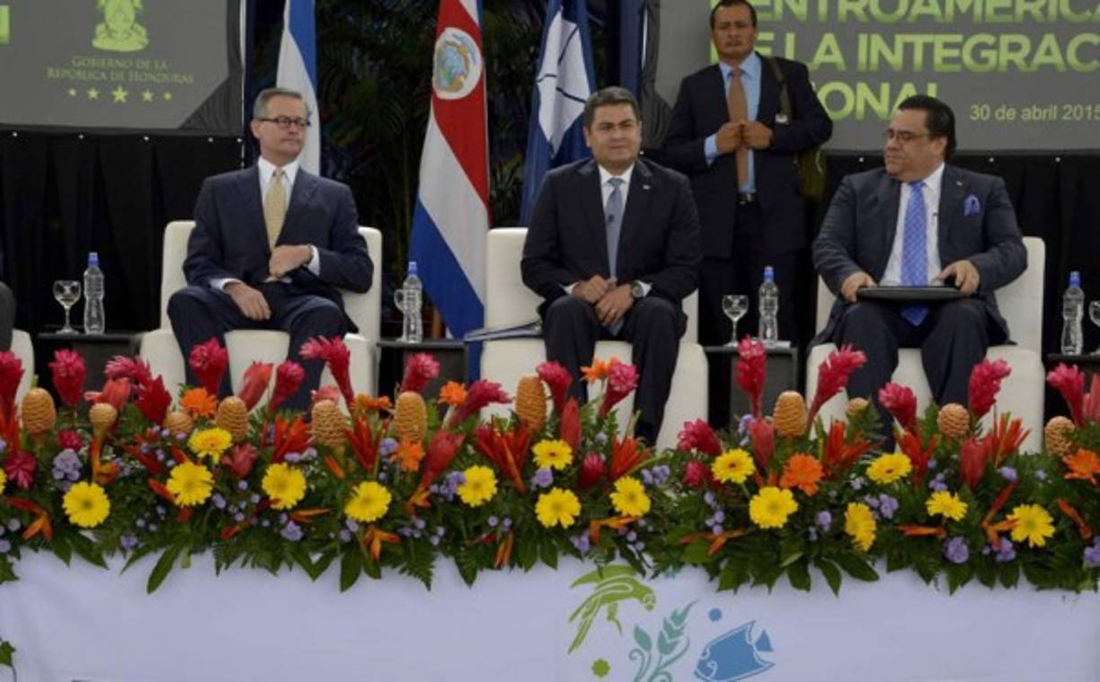 Juan Orlando Hernández en una conferencia magistral en el Instituto Centroamericano de Administración de Empresas (Incae) en San José, Costa Rica.
