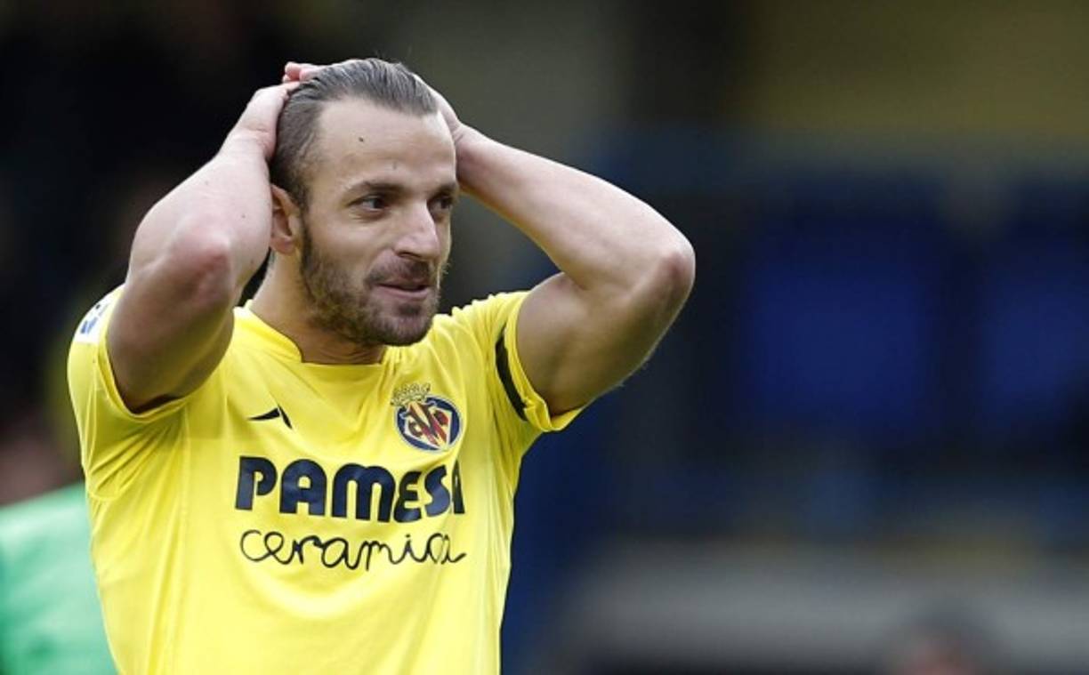 La prensa turca sitúa al delantero del Villarreal, Roberto Soldado, en la órbita del Trabzonspor, que considera que el español ha perdido protagonismo en el equipo que dirige Escribá y prepara una oferta cercana a los cuatro millones de euros para hacerse con sus servicios.