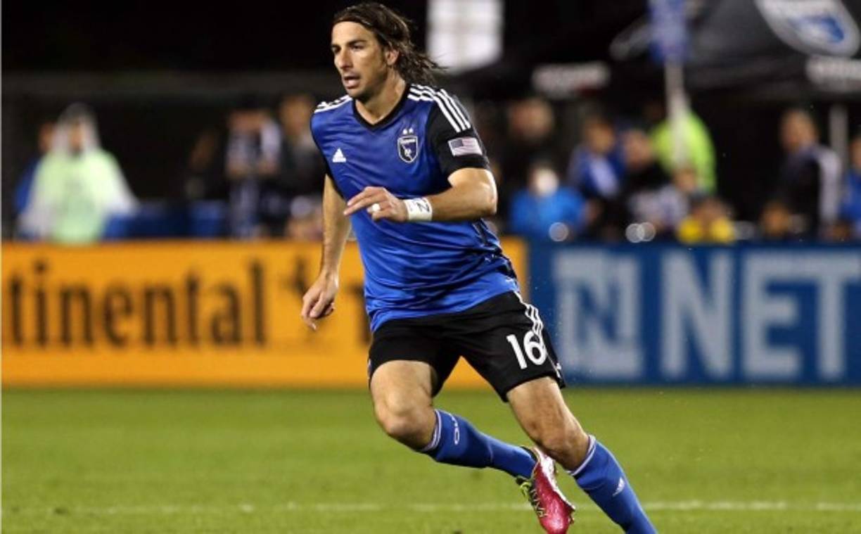 EPA5522. LONDRES (REINO UNIDO), 02/05/2019.- Petr Cech, arquero del Arsenal, reacciona ante el Valencia este jueves, durante el partido de ida de la semifinal de la Liga Europea UEFA, entre el Arsenal FC y el Valencia CF, en Londres (R.Unido). EFE/ Neil Hall