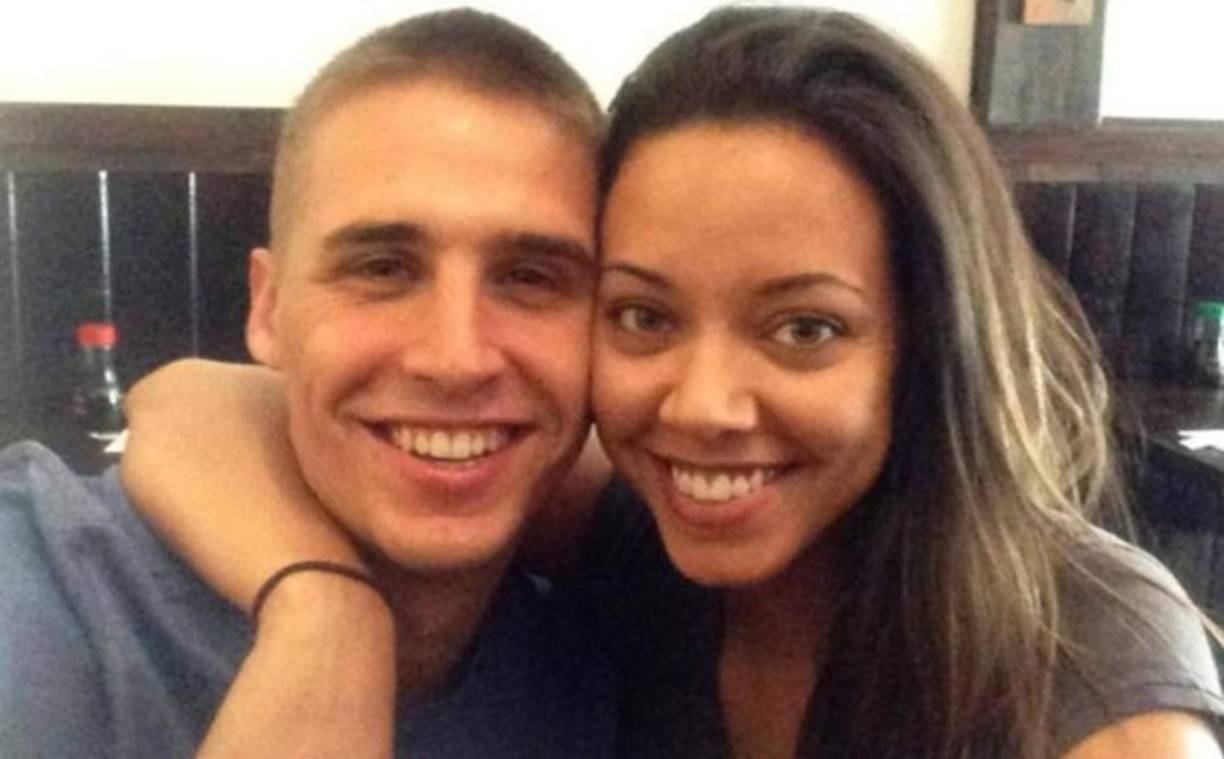 El hechoocurrió la tarde del 19 de mayo en la casa de Mills en Mayfield, Kentucky. Cuando la polícia llegó su novia, Erica Price, los recibió afuera con heridas de bala en el brazo y el pecho.<br/><br/>