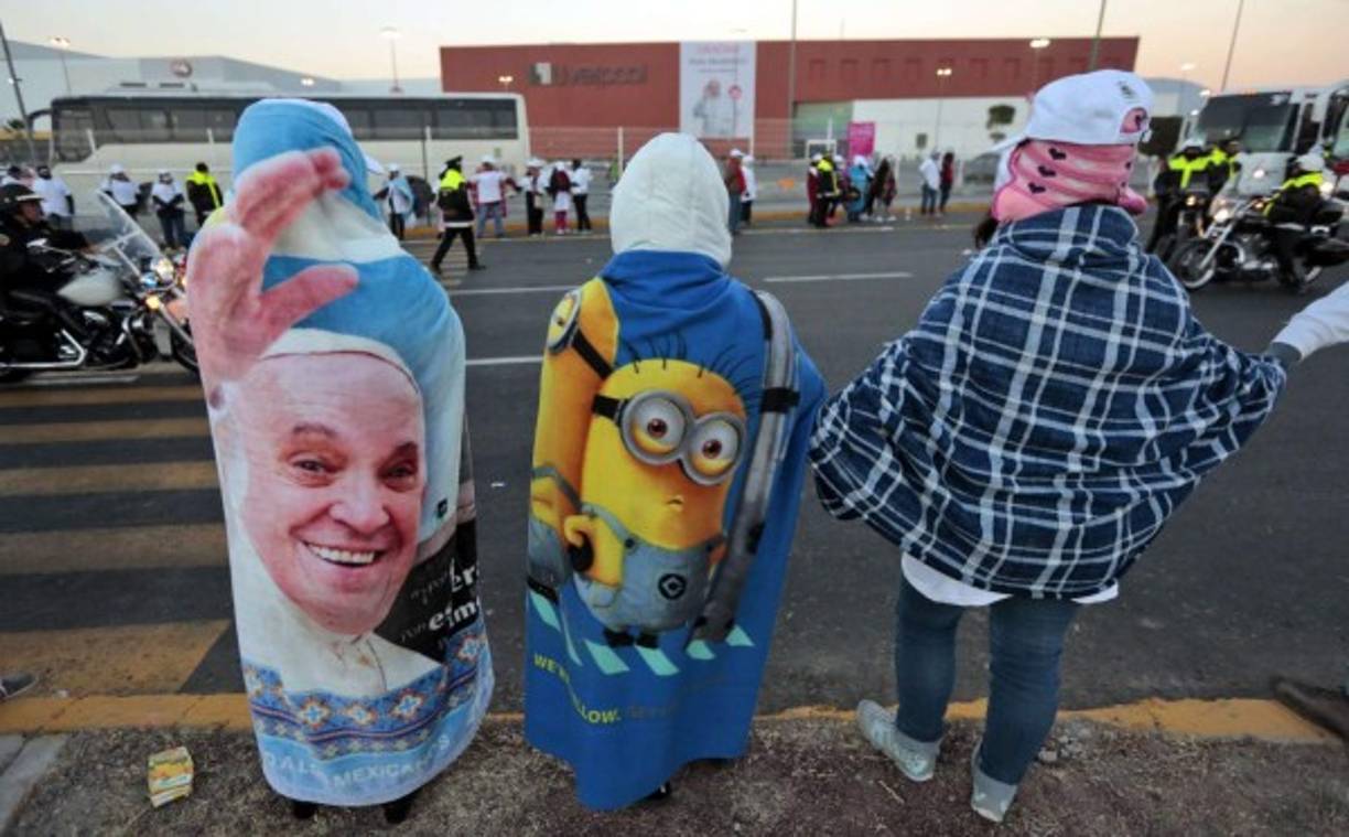 Miles de mexicanos acamparon durante toda la noche para asistir a la misa del Papa.