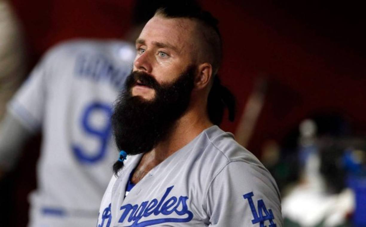 El jugador de béisbol Brian Wilson, rechazó una oferta de 13 millones de dólares de los Yankees por mantener su barba.