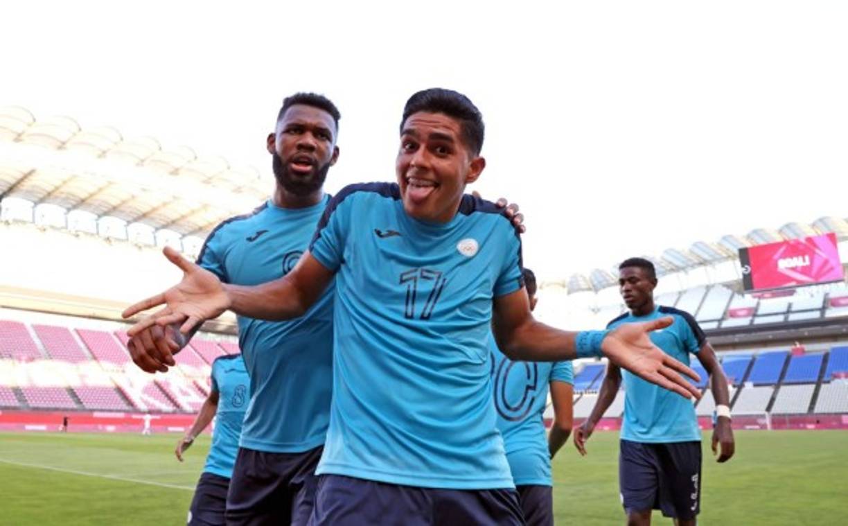 Antes del final del primer tiempo marcó Luis Palma el gol del empate de Honduras y así lo celebró el mediocampista.