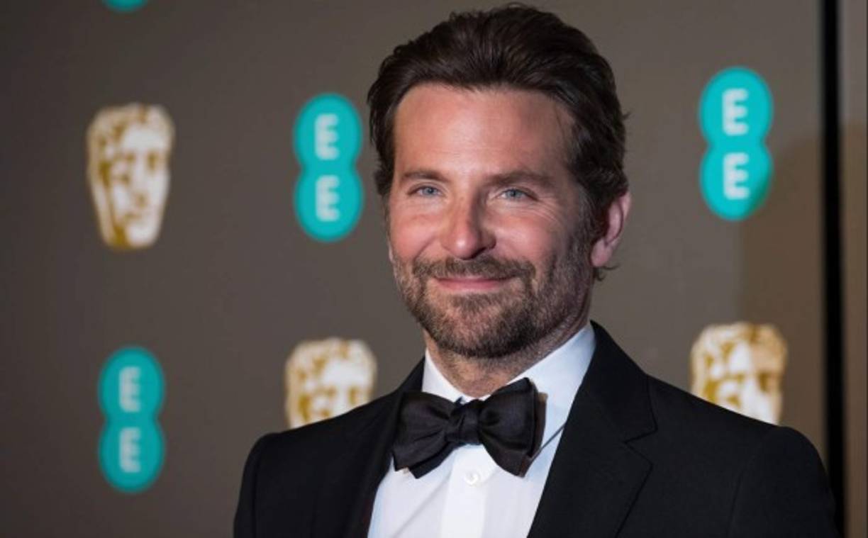 Bradley Cooper.<br/>El actor confesó, en una entrevista con la revista ‘GQ’, que no exploraba su potencial por completo a causa de su adicción con las drogas y el alcohol.<br/>“Soy una persona que intenta siempre aceptarse a sí mismo e ir con su personalidad hasta donde haga falta. Cuando hay algo que no me permite ser fiel a mis principios me alejo cada vez más, así que no tengo ninguna duda de que mis adicciones no me dejaban explotar todo mi potencial. Fue una época muy difícil”, dijo Cooper.<br/>