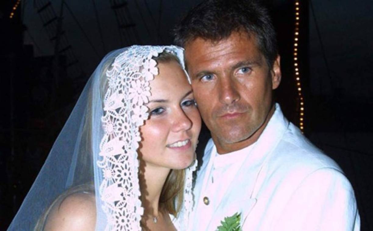 El mexicano se casó con la también actriz Michelle Vieth en 2002, de quien se enamoró en las grabaciones de 'Mi pequeña traviesa'. Su matrimonio solo duró dos años.