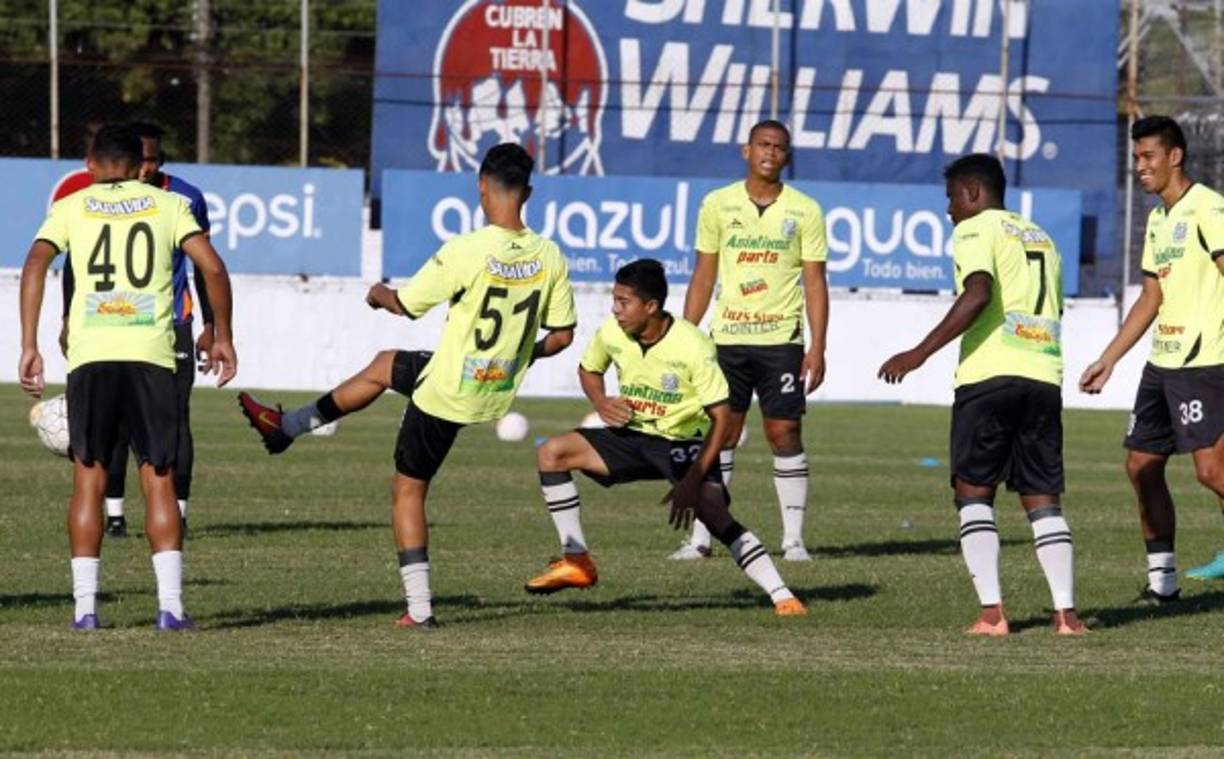 El Platense inició la pretemporada con su equipo estelar con la únicas ausencias de los panameños Brunet Hay Pino y Richard Dixon, quienes se incorporarán esta semana. Un volante creativo argentino que llegará al 29 de diciembre al club.