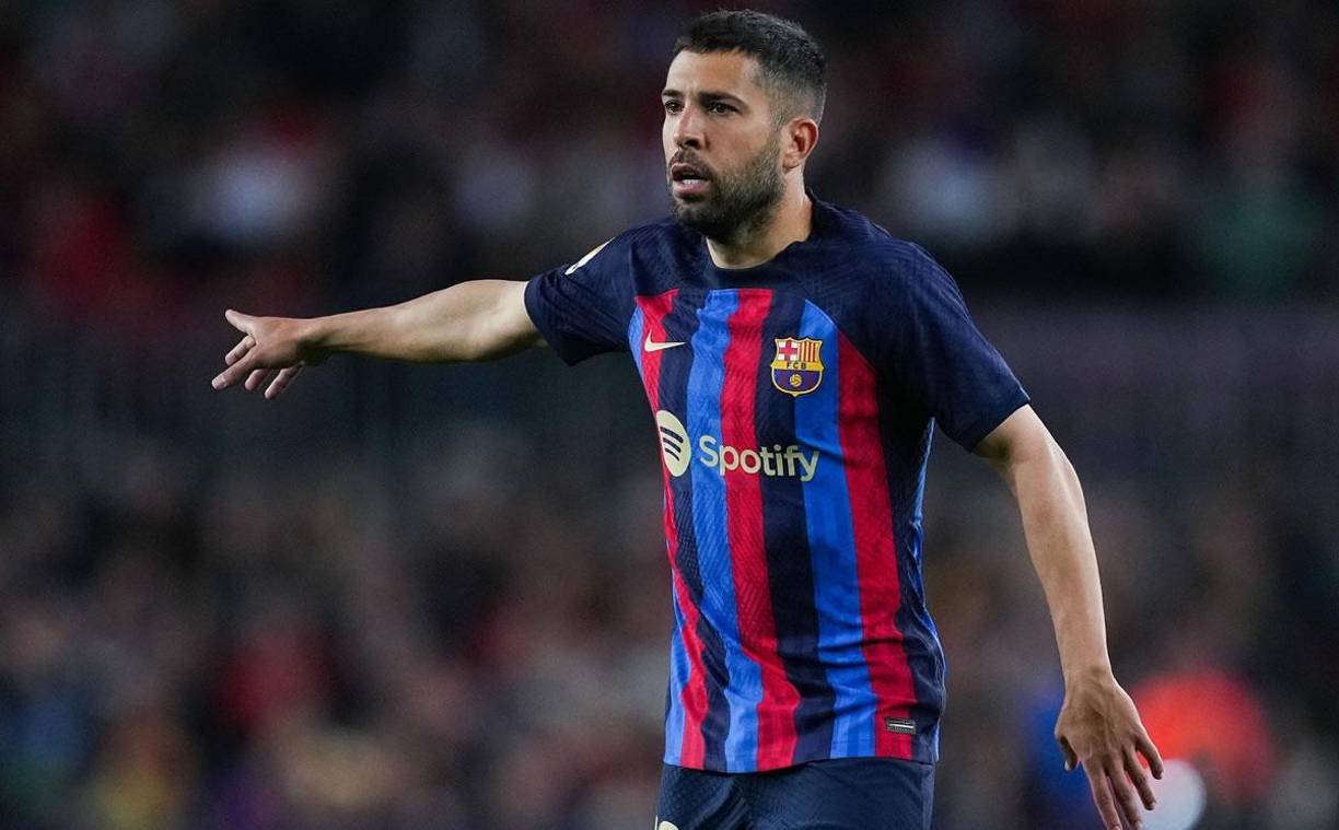 Jordi Alba - El Inter de Milán, el Atlético, el Inter de Miami y un equipo de Arabia tienen al lateral izquierdo de la selección española en su punto de mira. Tras acabar contrato con el FC Barcelona el exazulgrana es una de los futbolistas más cotizados del mercado.
