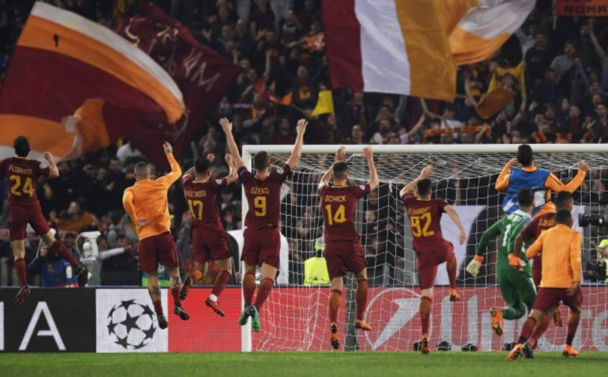 La plantilla de la Roma celebró por todo lo alto la hazaña de eliminar al Barcelona.