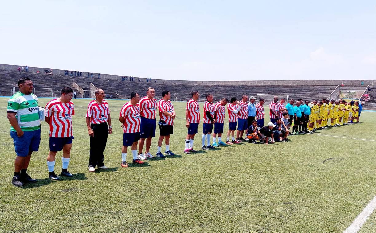 Incluso, llegan selecciones con figuras del fútbol nacional a jugar partidos en La Paz.