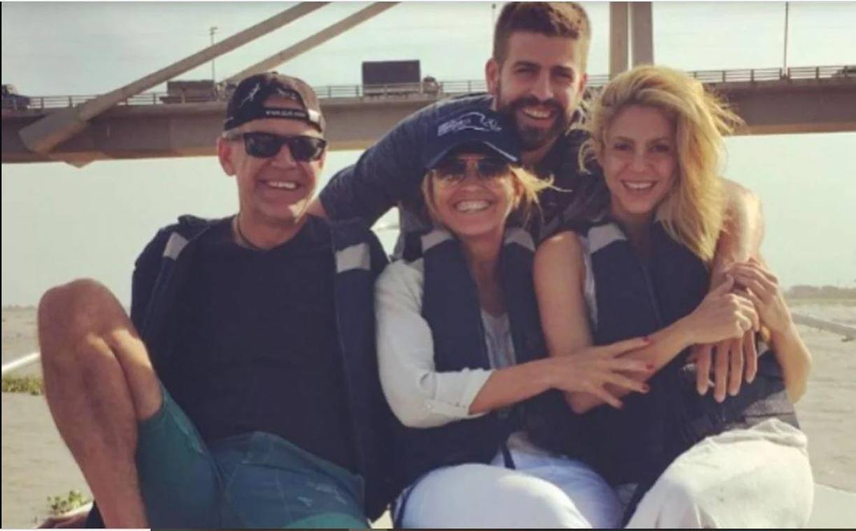 Previamente a la separación de la pareja, la relación de la colombiana con sus suegros era buena; sin embargo, se rumora que la cantante está molesta porque ambos tenían conocimiento de la relación que sostenía el ex futbolista con Clara Chía aún estando con ella.