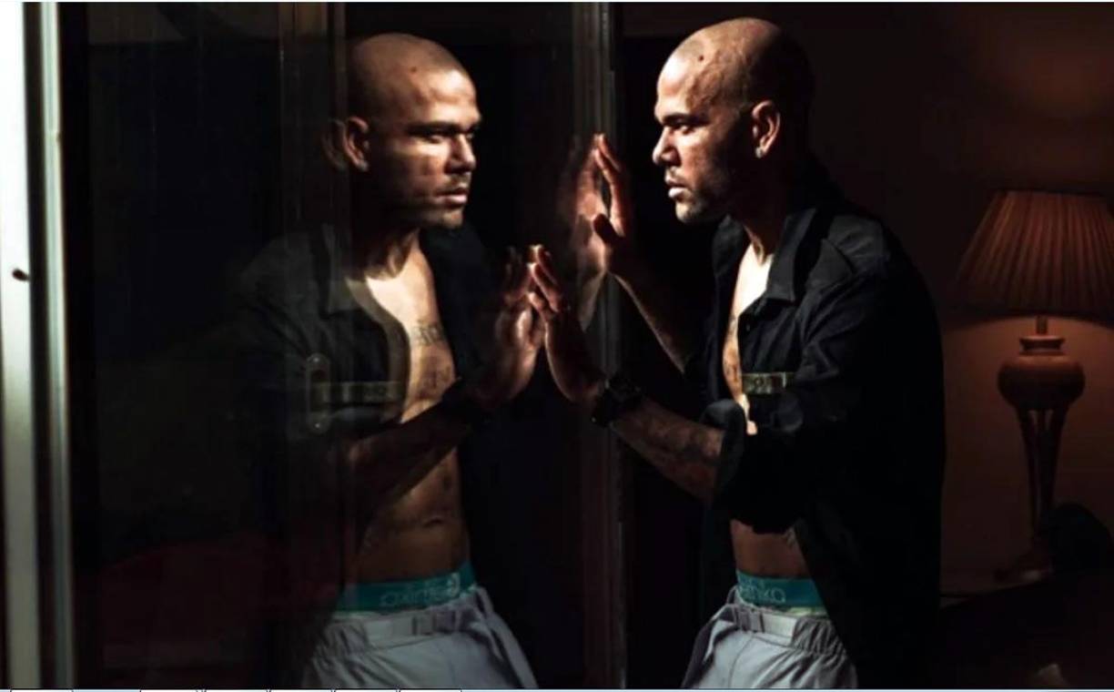 Con la actual ley en España, las penas que podrían caerle al futbolista brasileño van de los cuatro a los doce años de prisión. Todavía se desconoce cuándo se podrá dictar sentencia, pero si a Dani Alves le deniegan la libertad condicional pasará una larga temporada en las instalaciones de Brians 2, puesto que el juicio final no llegaría antes de un año o año y medio.