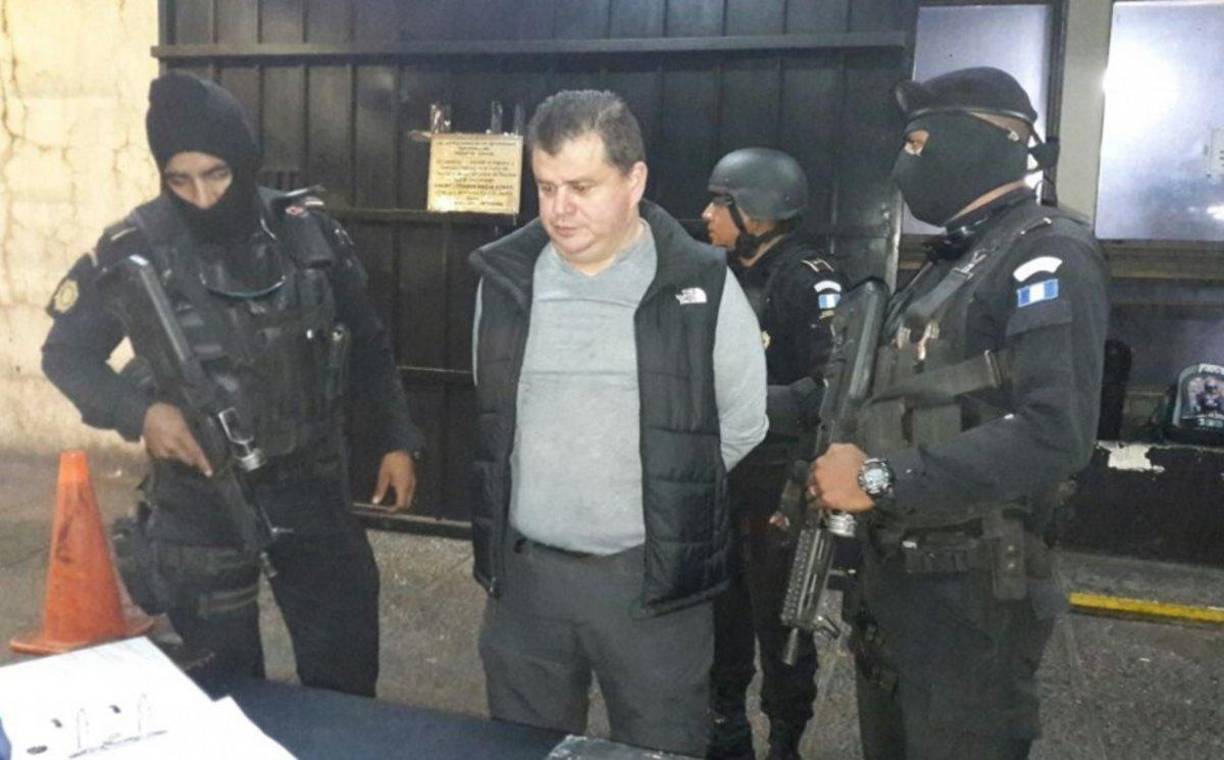 8 | Víctor Hugo Díaz Morales, alias “El Rojo”: El Rojo comenzó su carrera delictiva trabajando en las escalas más básicas para Héctor Emilio Fernández, también conocido como “Don H”, quien también se encuentra preso en Estados Unidos. Inicialmente, se encargaba del transporte de drogas desde la costa atlántica hasta su zona de residencia en la región occidental de Honduras, entre Copán y la frontera de Guatemala. En ese momento, su trabajo consistía en ser un simple camionero, pero su astucia y determinación lo llevaron a ascender en posición.