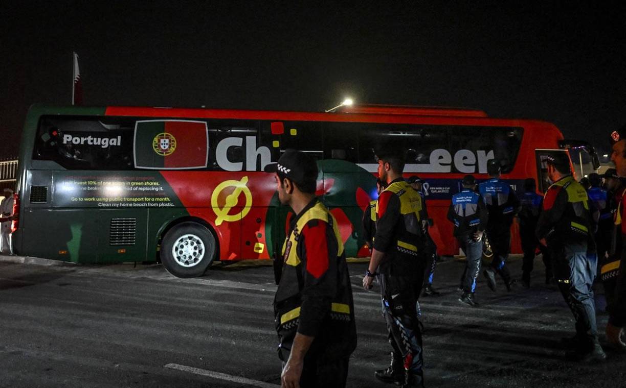 La delegación de Portugal fue aclamada por varios cientos de aficionados que agitaban banderas y bufandas.